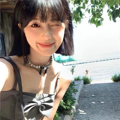 我的同桌是校花